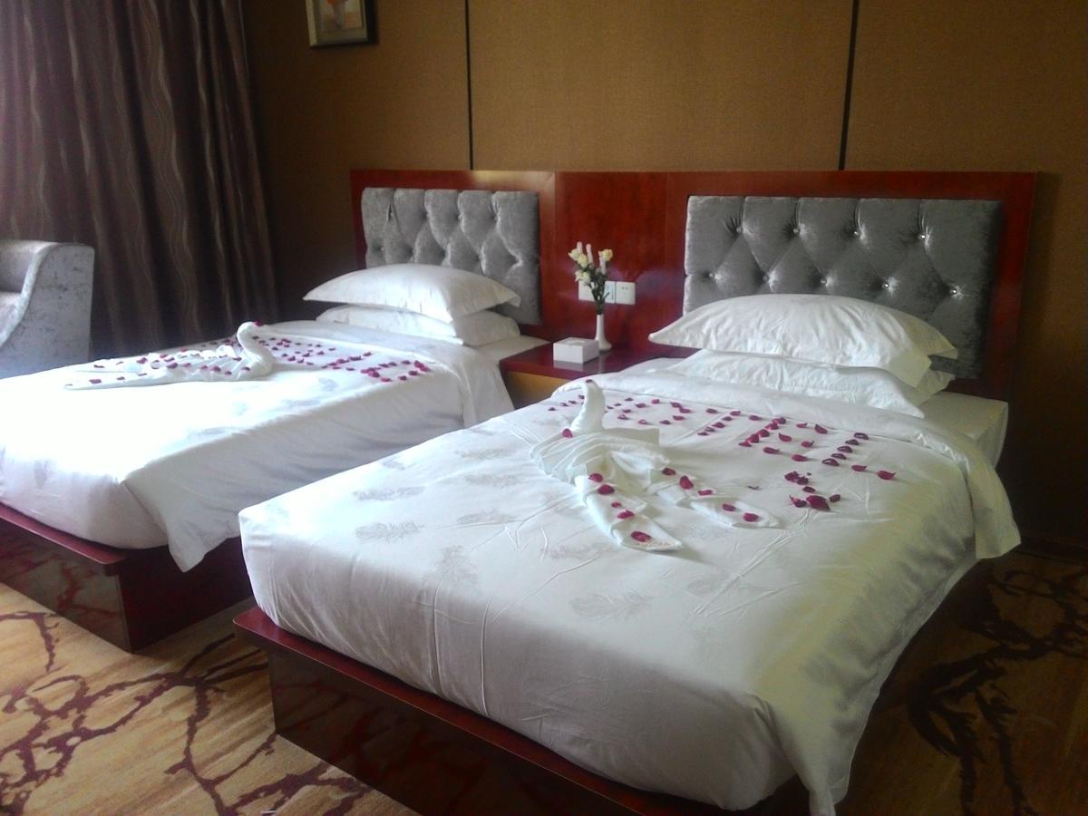 Apollo Hotel Rangoon Buitenkant foto