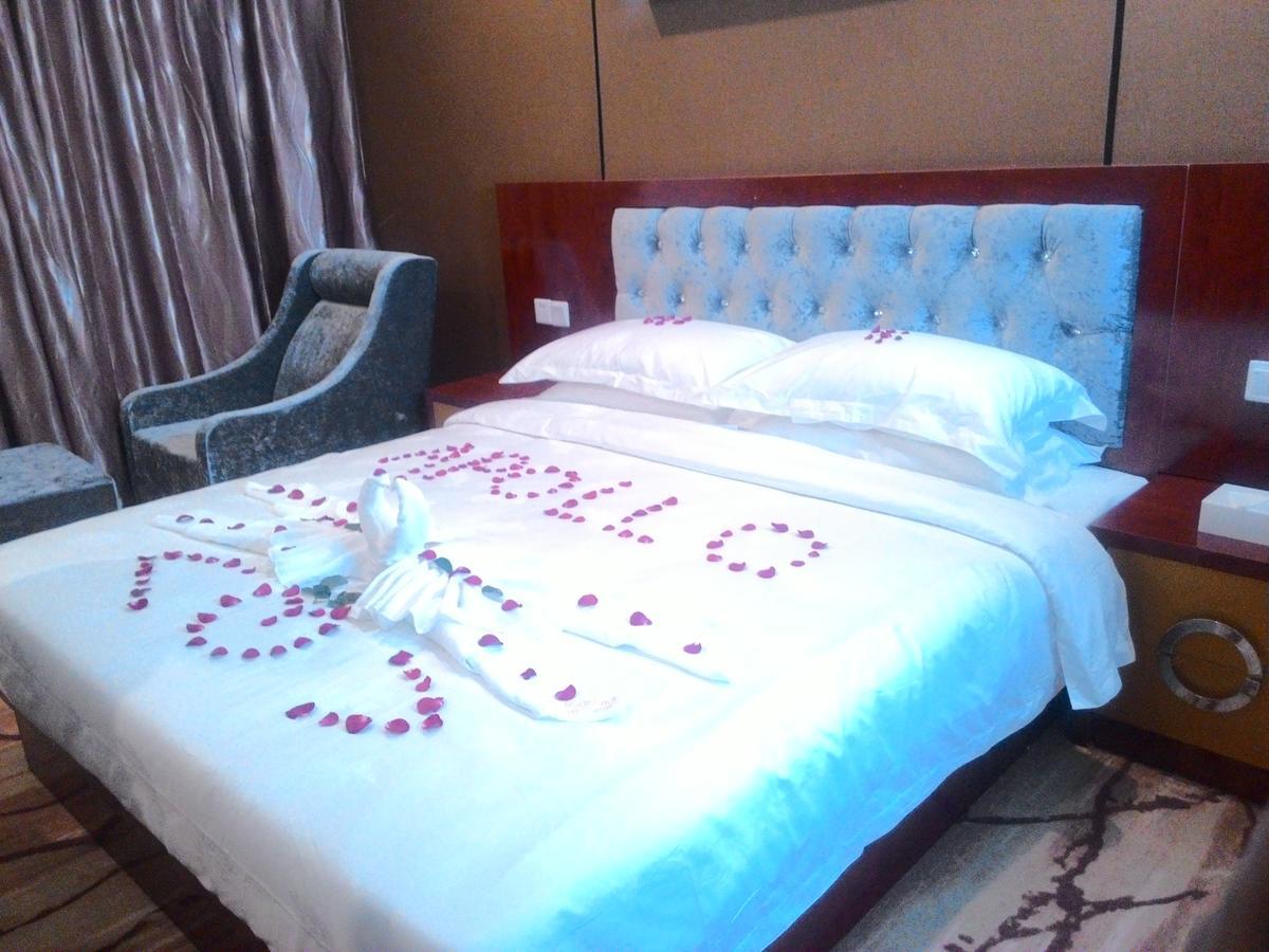 Apollo Hotel Rangoon Buitenkant foto