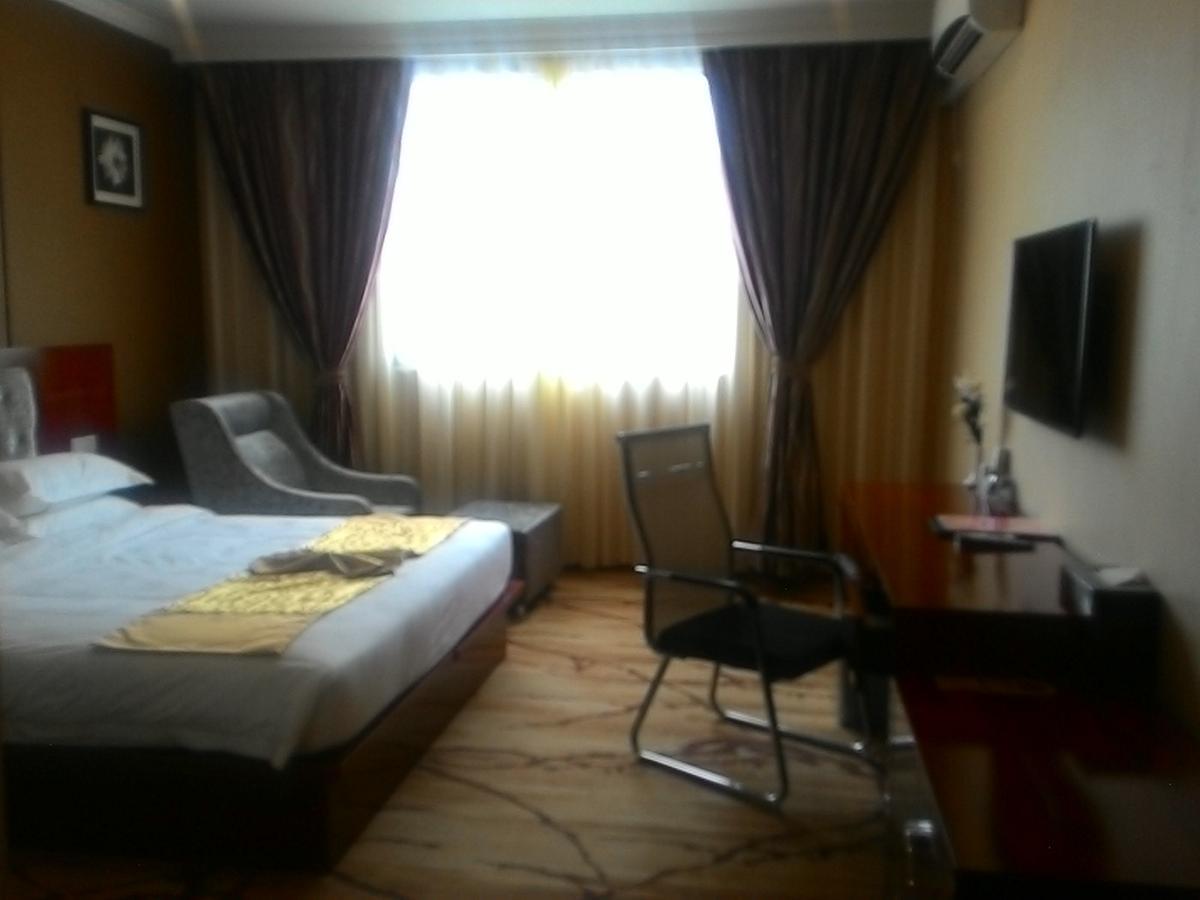 Apollo Hotel Rangoon Buitenkant foto