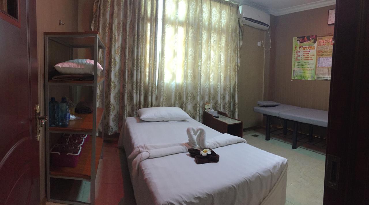 Apollo Hotel Rangoon Buitenkant foto